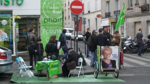 EELV 11e et 20e occupant une place de parking en 2012 parkingday3103_1