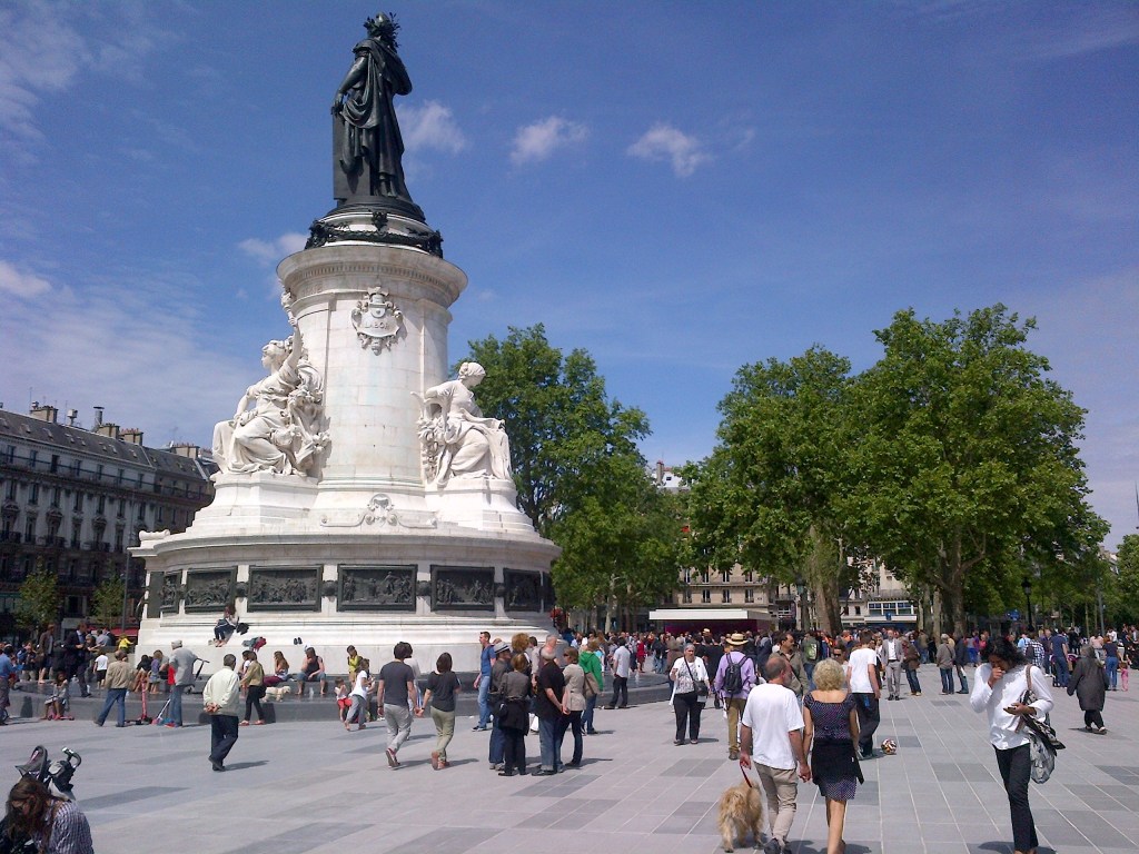 Place de la République : oui à l’univers piéton, mais pourquoi si lisse et minéral&nbsp;?